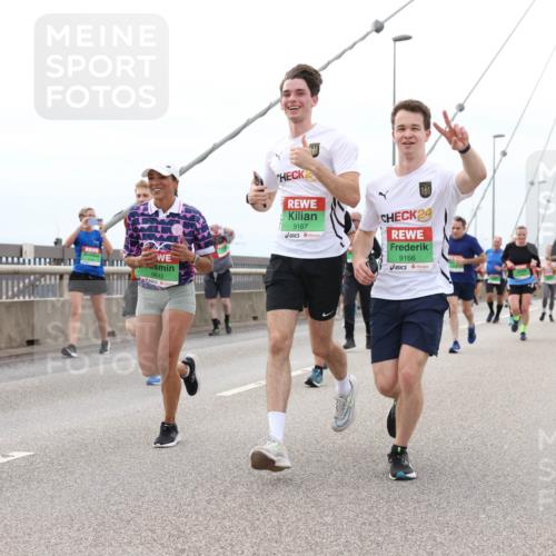 03.10.2025 - Köhlbrandbrückenlauf Lena Gebhardt http://msf.ph/oto/9202907 03.10.2025 15:51:05 Position 2 9642, 9167, 24, 9166 meine-sportfotos.de