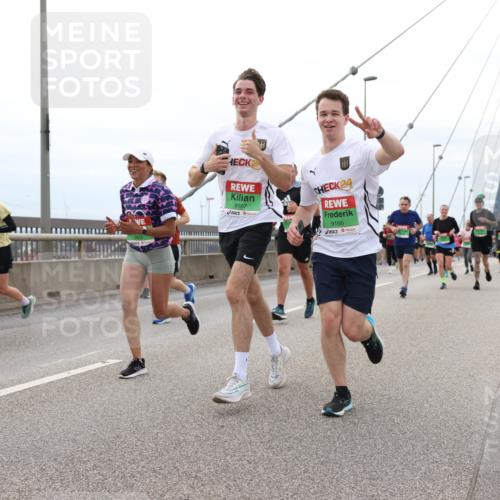03.10.2025 - Köhlbrandbrückenlauf Lena Gebhardt http://msf.ph/oto/9202908 03.10.2025 15:51:06 Position 2 2, 9167, 24, 9166 meine-sportfotos.de