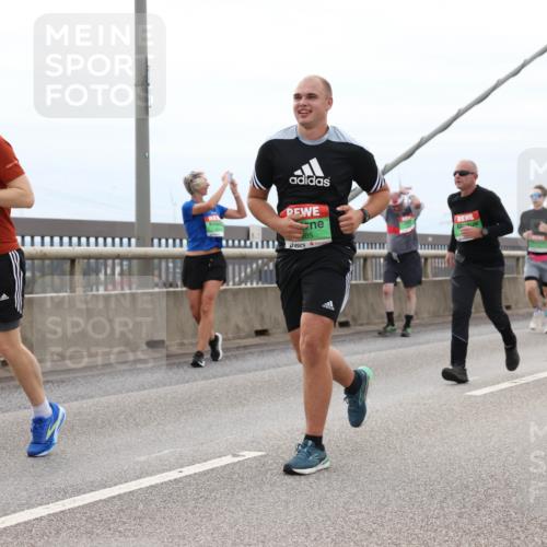 03.10.2025 - Köhlbrandbrückenlauf Lena Gebhardt http://msf.ph/oto/9202913 03.10.2025 15:51:07 Position 2 8884, 885, 1018 meine-sportfotos.de
