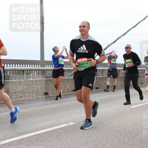 03.10.2025 - Köhlbrandbrückenlauf Lena Gebhardt http://msf.ph/oto/9202914 03.10.2025 15:51:07 Position 2 8884, 8885, 9018 meine-sportfotos.de