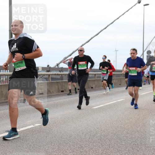 03.10.2025 - Köhlbrandbrückenlauf Lena Gebhardt http://msf.ph/oto/9202915 03.10.2025 15:51:07 Position 2 8885 meine-sportfotos.de