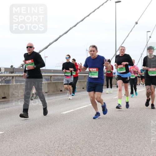 03.10.2025 - Köhlbrandbrückenlauf Lena Gebhardt http://msf.ph/oto/9202916 03.10.2025 15:51:08 Position 2 9318, 7454 meine-sportfotos.de