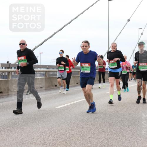 03.10.2025 - Köhlbrandbrückenlauf Lena Gebhardt http://msf.ph/oto/9202917 03.10.2025 15:51:08 Position 2 9318, 7850 meine-sportfotos.de