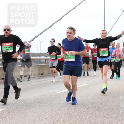 03.10.2025 - Köhlbrandbrückenlauf Lena Gebhardt http://msf.ph/oto/9202918 03.10.2025 15:51:08 Position 2 8057, 9318, 7454, 7850 meine-sportfotos.de
