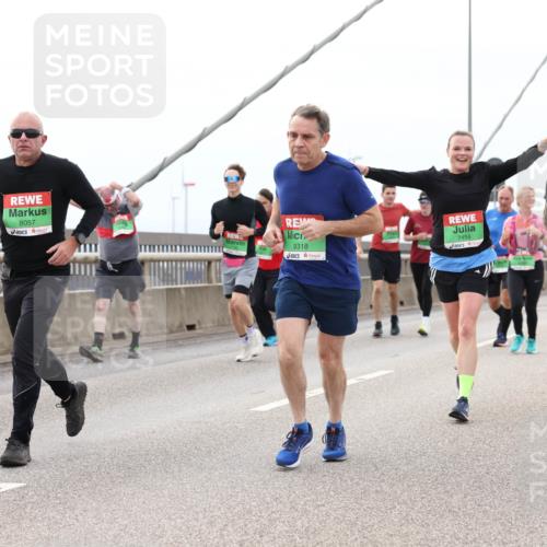 03.10.2025 - Köhlbrandbrückenlauf Lena Gebhardt http://msf.ph/oto/9202919 03.10.2025 15:51:08 Position 2 8057, 9318, 7454, 7850 meine-sportfotos.de
