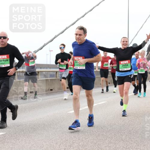 03.10.2025 - Köhlbrandbrückenlauf Lena Gebhardt http://msf.ph/oto/9202920 03.10.2025 15:51:08 Position 2 8057, 9318, 7454, 7850 meine-sportfotos.de