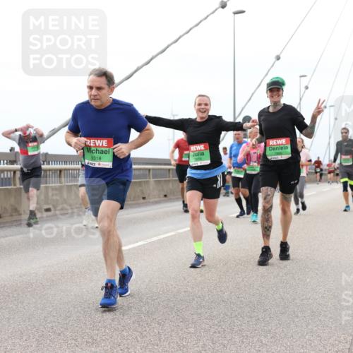 03.10.2025 - Köhlbrandbrückenlauf Lena Gebhardt http://msf.ph/oto/9202922 03.10.2025 15:51:09 Position 2 057, 9318, 7454, 7850 meine-sportfotos.de