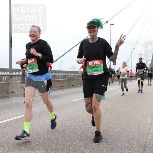 03.10.2025 - Köhlbrandbrückenlauf Lena Gebhardt http://msf.ph/oto/9202929 03.10.2025 15:51:10 Position 2 7454, 7850 meine-sportfotos.de