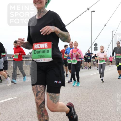 03.10.2025 - Köhlbrandbrückenlauf Lena Gebhardt http://msf.ph/oto/9202930 03.10.2025 15:51:10 Position 2 54, 7722, 7850, 8700 meine-sportfotos.de