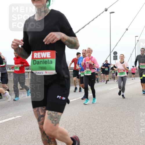 03.10.2025 - Köhlbrandbrückenlauf Lena Gebhardt http://msf.ph/oto/9202931 03.10.2025 15:51:10 Position 2 7722, 7850, 8700 meine-sportfotos.de