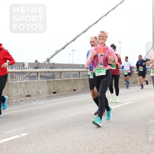 03.10.2025 - Köhlbrandbrückenlauf Lena Gebhardt http://msf.ph/oto/9202932 03.10.2025 15:51:11 Position 2 7871, 8028, 8700 meine-sportfotos.de