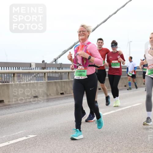 03.10.2025 - Köhlbrandbrückenlauf Lena Gebhardt http://msf.ph/oto/9202934 03.10.2025 15:51:11 Position 2 7871, 8028, 8700 meine-sportfotos.de