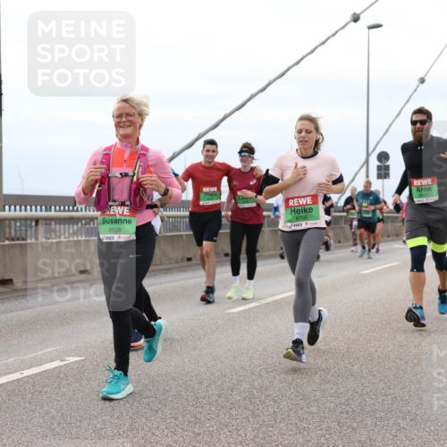 03.10.2025 - Köhlbrandbrückenlauf Lena Gebhardt http://msf.ph/oto/9202937 03.10.2025 15:51:12 Position 2 8028, 8700 meine-sportfotos.de