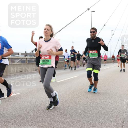 03.10.2025 - Köhlbrandbrückenlauf Lena Gebhardt http://msf.ph/oto/9202940 03.10.2025 15:51:12 Position 2 8028, 9603, 8700, 8607 meine-sportfotos.de