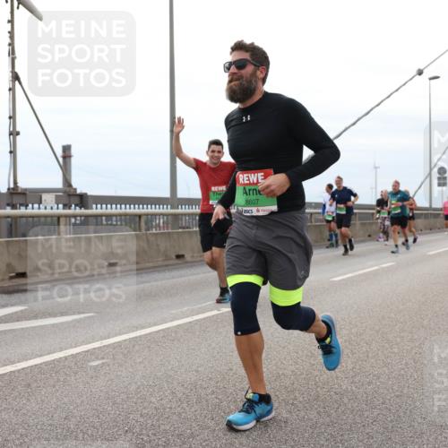 03.10.2025 - Köhlbrandbrückenlauf Lena Gebhardt http://msf.ph/oto/9202944 03.10.2025 15:51:13 Position 2 8607 meine-sportfotos.de