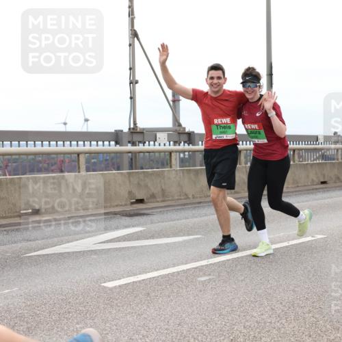 03.10.2025 - Köhlbrandbrückenlauf Lena Gebhardt http://msf.ph/oto/9202948 03.10.2025 15:51:14 Position 2 8887, 8890 meine-sportfotos.de