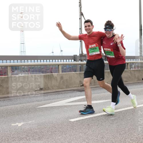 03.10.2025 - Köhlbrandbrückenlauf Lena Gebhardt http://msf.ph/oto/9202949 03.10.2025 15:51:14 Position 2 8887, 8890 meine-sportfotos.de