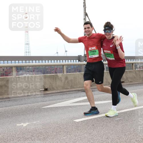 03.10.2025 - Köhlbrandbrückenlauf Lena Gebhardt http://msf.ph/oto/9202950 03.10.2025 15:51:14 Position 2 8887, 8890 meine-sportfotos.de