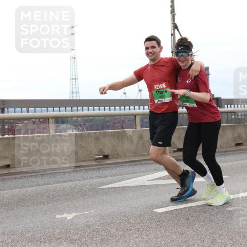 03.10.2025 - Köhlbrandbrückenlauf Lena Gebhardt http://msf.ph/oto/9202953 03.10.2025 15:51:15 Position 2 8887, 8890 meine-sportfotos.de