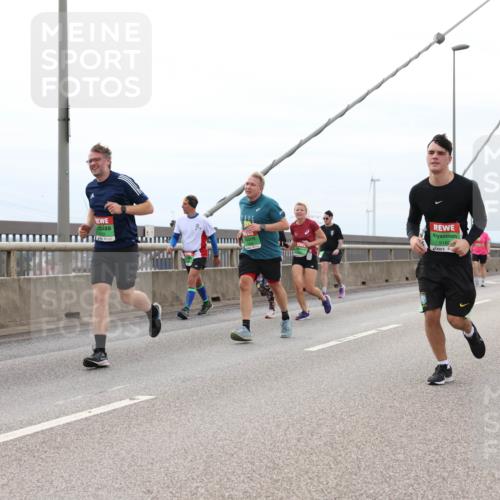 03.10.2025 - Köhlbrandbrückenlauf Lena Gebhardt http://msf.ph/oto/9202956 03.10.2025 15:51:15 Position 2 9160 meine-sportfotos.de