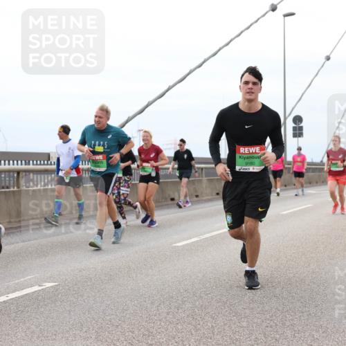 03.10.2025 - Köhlbrandbrückenlauf Lena Gebhardt http://msf.ph/oto/9202959 03.10.2025 15:51:16 Position 2 9162, 2025, 9160 meine-sportfotos.de