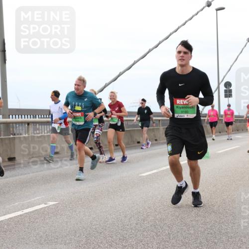 03.10.2025 - Köhlbrandbrückenlauf Lena Gebhardt http://msf.ph/oto/9202961 03.10.2025 15:51:16 Position 2 2025, 9162, 9160 meine-sportfotos.de