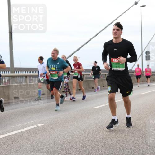 03.10.2025 - Köhlbrandbrückenlauf Lena Gebhardt http://msf.ph/oto/9202962 03.10.2025 15:51:16 Position 2 225, 9160 meine-sportfotos.de