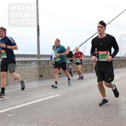 03.10.2025 - Köhlbrandbrückenlauf Lena Gebhardt http://msf.ph/oto/9202963 03.10.2025 15:51:16 Position 2 9160 meine-sportfotos.de