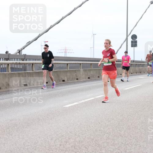 03.10.2025 - Köhlbrandbrückenlauf Lena Gebhardt http://msf.ph/oto/9202967 03.10.2025 15:51:17 Position 2  meine-sportfotos.de