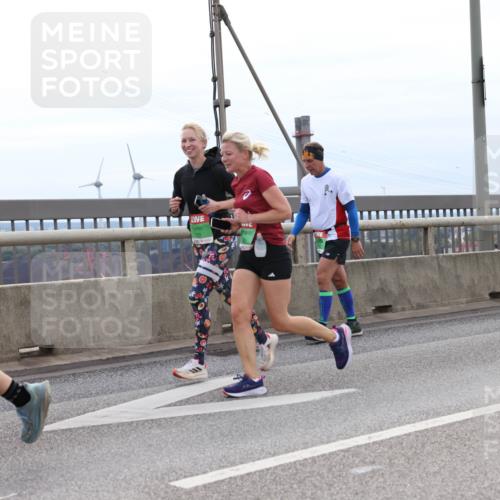 03.10.2025 - Köhlbrandbrückenlauf Lena Gebhardt http://msf.ph/oto/9202969 03.10.2025 15:51:18 Position 2 21 meine-sportfotos.de