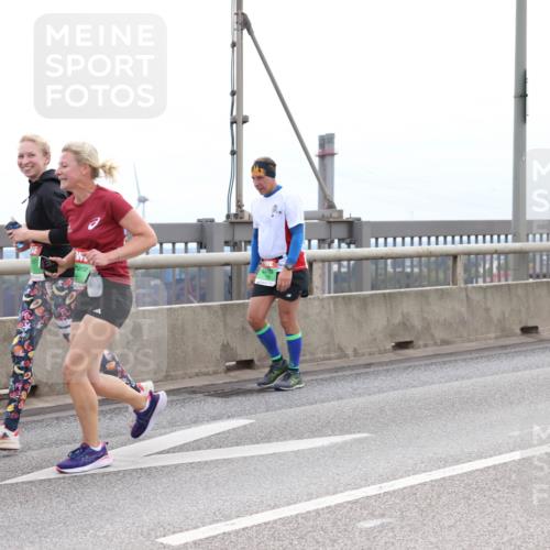 03.10.2025 - Köhlbrandbrückenlauf Lena Gebhardt http://msf.ph/oto/9202972 03.10.2025 15:51:19 Position 2  meine-sportfotos.de