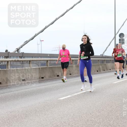 03.10.2025 - Köhlbrandbrückenlauf Lena Gebhardt http://msf.ph/oto/9202976 03.10.2025 15:51:21 Position 2  meine-sportfotos.de