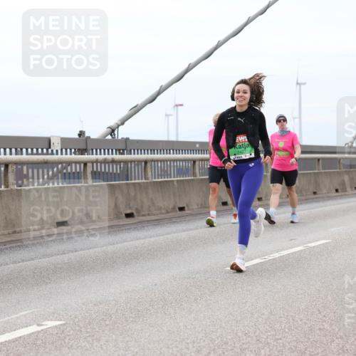 03.10.2025 - Köhlbrandbrückenlauf Lena Gebhardt http://msf.ph/oto/9202978 03.10.2025 15:51:21 Position 2 7427 meine-sportfotos.de