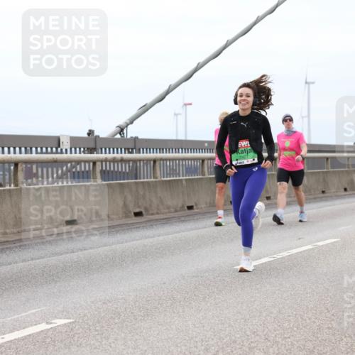 03.10.2025 - Köhlbrandbrückenlauf Lena Gebhardt http://msf.ph/oto/9202979 03.10.2025 15:51:21 Position 2 7427 meine-sportfotos.de