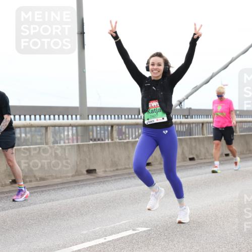 03.10.2025 - Köhlbrandbrückenlauf Lena Gebhardt http://msf.ph/oto/9202983 03.10.2025 15:51:22 Position 2 7427 meine-sportfotos.de