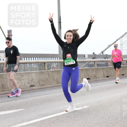 03.10.2025 - Köhlbrandbrückenlauf Lena Gebhardt http://msf.ph/oto/9202984 03.10.2025 15:51:22 Position 2 7427 meine-sportfotos.de