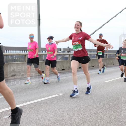 03.10.2025 - Köhlbrandbrückenlauf Lena Gebhardt http://msf.ph/oto/9202995 03.10.2025 15:51:25 Position 2 9204, 8459 meine-sportfotos.de