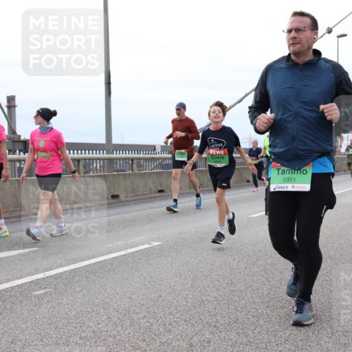03.10.2025 - Köhlbrandbrückenlauf Lena Gebhardt http://msf.ph/oto/9203001 03.10.2025 15:51:26 Position 2 8459, 9351 meine-sportfotos.de
