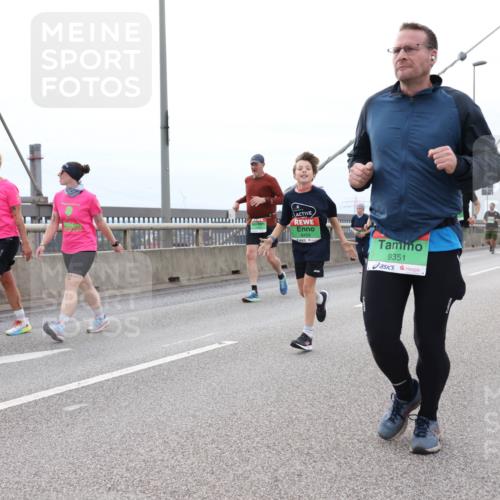 03.10.2025 - Köhlbrandbrückenlauf Lena Gebhardt http://msf.ph/oto/9203002 03.10.2025 15:51:26 Position 2 8459, 9351 meine-sportfotos.de