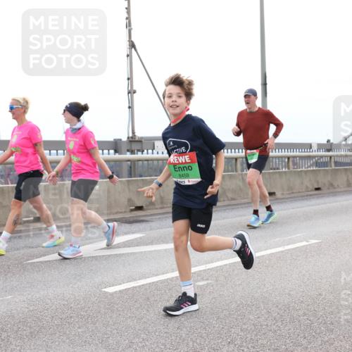 03.10.2025 - Köhlbrandbrückenlauf Lena Gebhardt http://msf.ph/oto/9203006 03.10.2025 15:51:27 Position 2 8459 meine-sportfotos.de