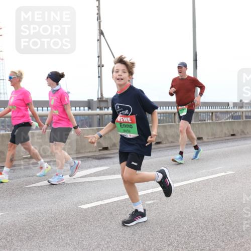 03.10.2025 - Köhlbrandbrückenlauf Lena Gebhardt http://msf.ph/oto/9203007 03.10.2025 15:51:27 Position 2 8459 meine-sportfotos.de