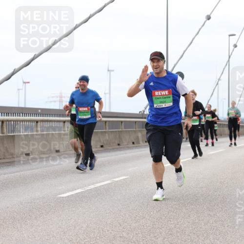 03.10.2025 - Köhlbrandbrückenlauf Lena Gebhardt http://msf.ph/oto/9203022 03.10.2025 15:51:31 Position 2 9604 meine-sportfotos.de
