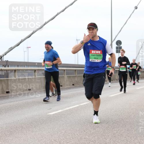 03.10.2025 - Köhlbrandbrückenlauf Lena Gebhardt http://msf.ph/oto/9203024 03.10.2025 15:51:32 Position 2 9604 meine-sportfotos.de