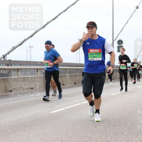 03.10.2025 - Köhlbrandbrückenlauf Lena Gebhardt http://msf.ph/oto/9203025 03.10.2025 15:51:32 Position 2 9604 meine-sportfotos.de
