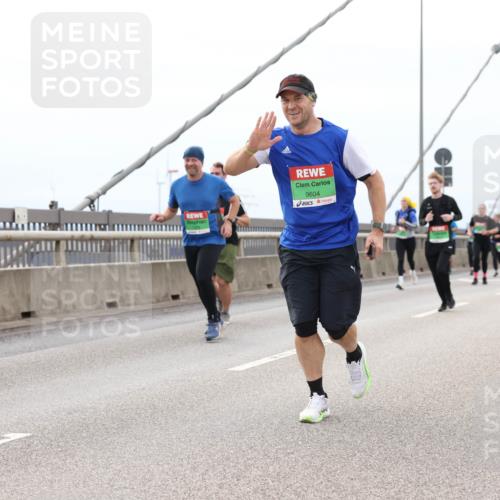 03.10.2025 - Köhlbrandbrückenlauf Lena Gebhardt http://msf.ph/oto/9203026 03.10.2025 15:51:32 Position 2 9604 meine-sportfotos.de