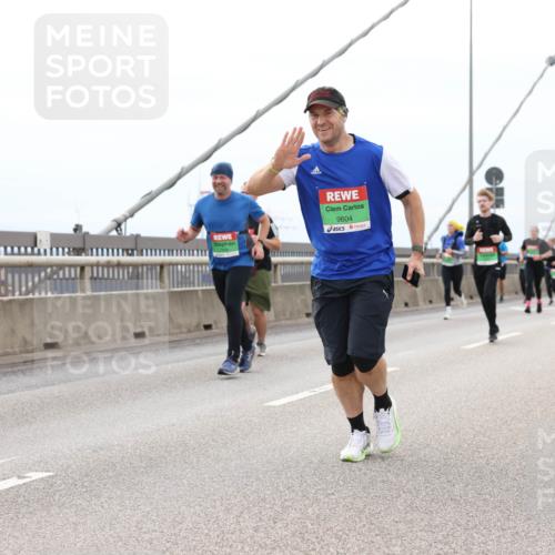 03.10.2025 - Köhlbrandbrückenlauf Lena Gebhardt http://msf.ph/oto/9203027 03.10.2025 15:51:32 Position 2 9604 meine-sportfotos.de
