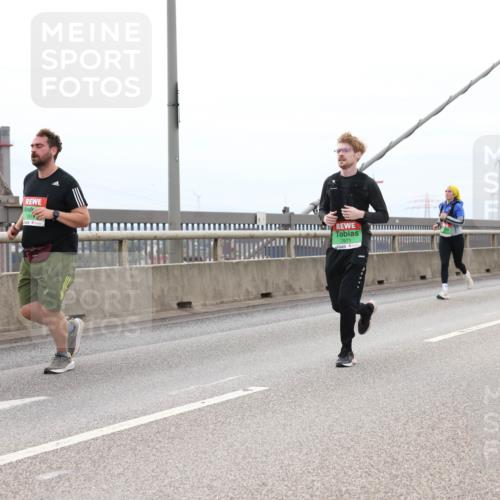 03.10.2025 - Köhlbrandbrückenlauf Lena Gebhardt http://msf.ph/oto/9203039 03.10.2025 15:51:35 Position 2 7671 meine-sportfotos.de
