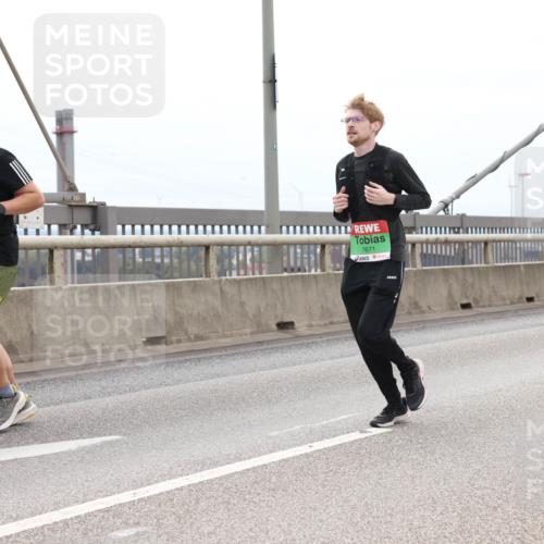 03.10.2025 - Köhlbrandbrückenlauf Lena Gebhardt http://msf.ph/oto/9203040 03.10.2025 15:51:35 Position 2 7619, 7671 meine-sportfotos.de
