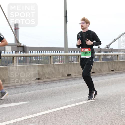 03.10.2025 - Köhlbrandbrückenlauf Lena Gebhardt http://msf.ph/oto/9203041 03.10.2025 15:51:36 Position 2 7619, 7671 meine-sportfotos.de