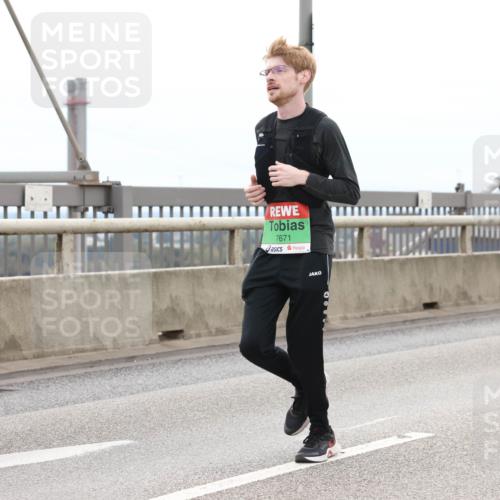03.10.2025 - Köhlbrandbrückenlauf Lena Gebhardt http://msf.ph/oto/9203042 03.10.2025 15:51:36 Position 2 7671 meine-sportfotos.de
